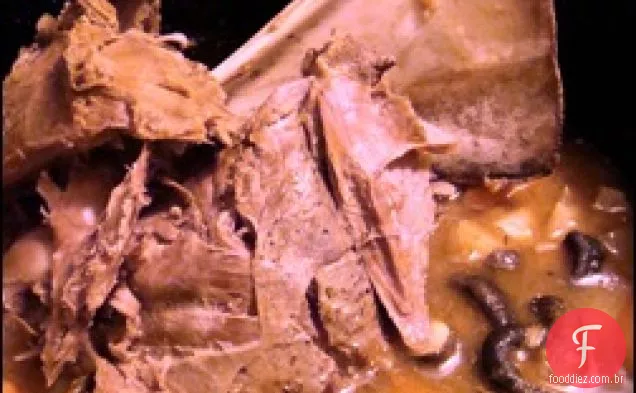 Fogão lento: mistura caseira de sopa de cebola e um assado de carne de veado