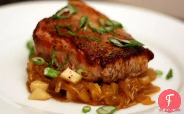 Jantar esta noite: costeletas de porco com Pêra e molho Vidalia Pan