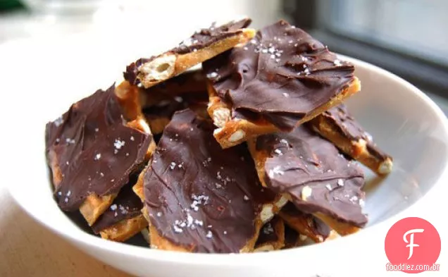 Chocolate Coberto Pretzel Toffee