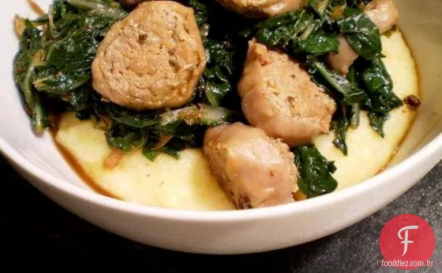 Saudável e delicioso: acelga suíça e Salsicha de Peru sobre Polenta