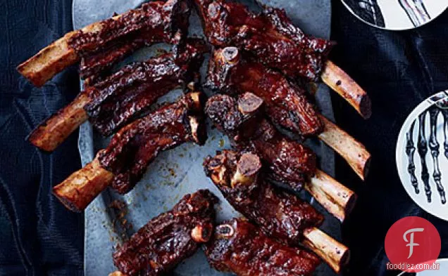 Costelas de carne grelhadas com molho de churrasco Smoky-Sweet