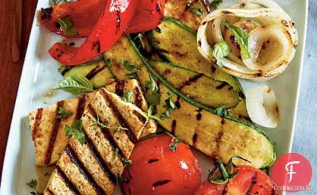 Tofu grelhado com legumes Ratatouille