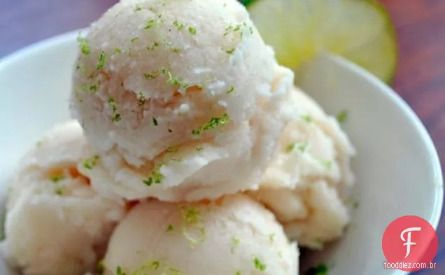 Scooped: cerveja de gengibre, Rum e sorvete de coco