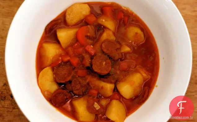 Jantar esta noite: Patatas Riojanas (batatas com chouriço)