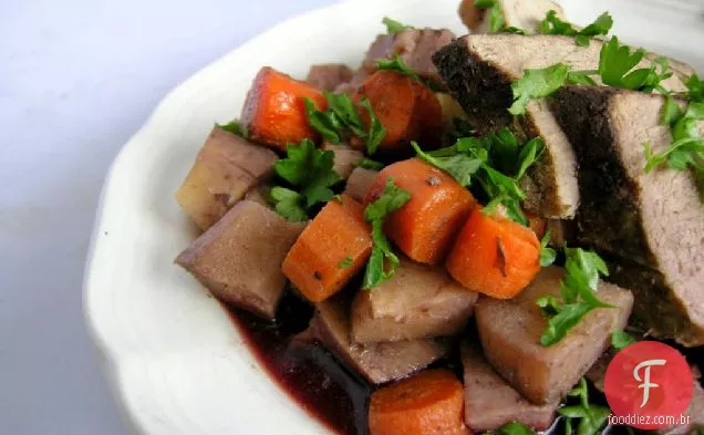 Panela De Carne Assada Com Vegetais De Raiz De Inverno