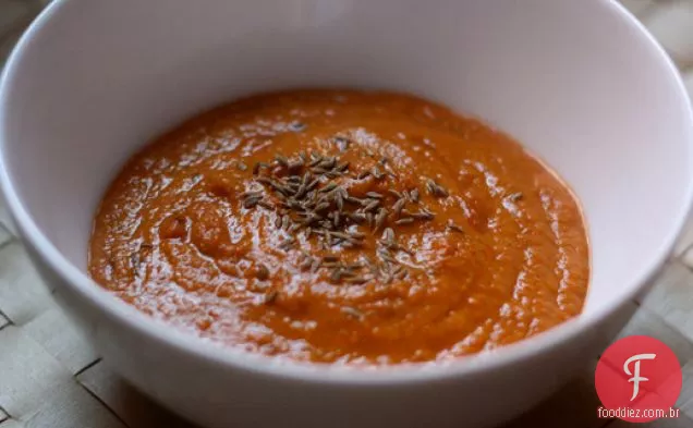 Jantar esta noite: sopa de pimenta vermelha com sementes de cominho torradas