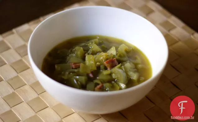 Jantar esta noite: sopa de tomate verde com presunto da Floresta Negra