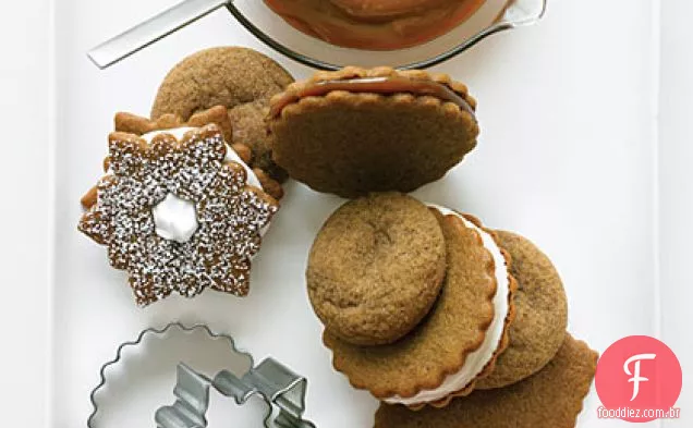 Açúcar e especiarias-polvilhado gengibre mastigar biscoitos