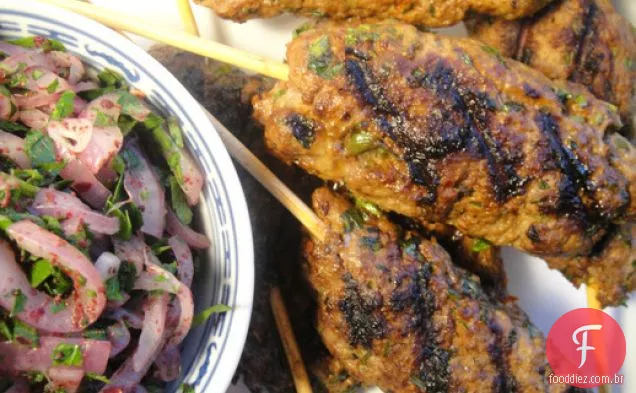 Cozinhe o livro: Kebabs de cordeiro moídos com pimenta Turca