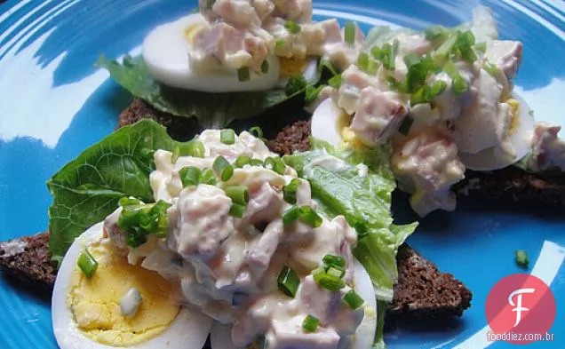 Cozinhe o livro: salada de presunto picada com ovos cozidos