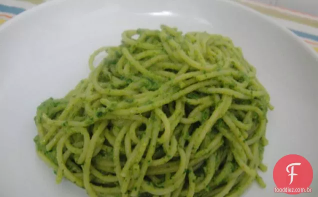 Cozinhe o livro: macarrão com salsa e molho de nozes torradas