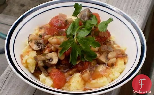 Saudável e delicioso: feijão branco e ragu de cogumelos