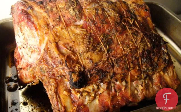 Cozinhe o livro: costela de porco assada com alecrim e sálvia