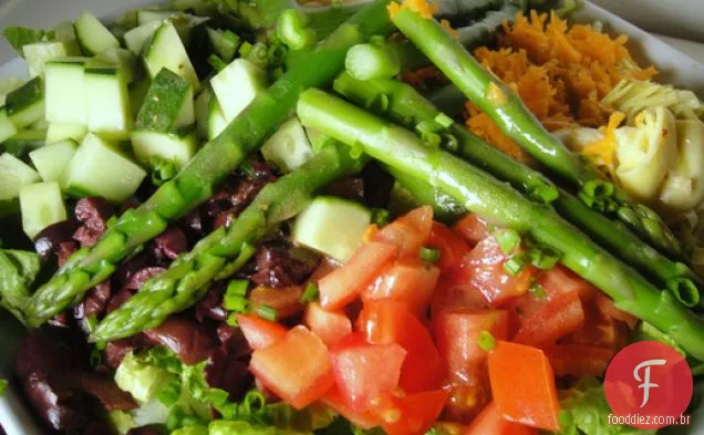 Cozinhar o livro: salada de mercado