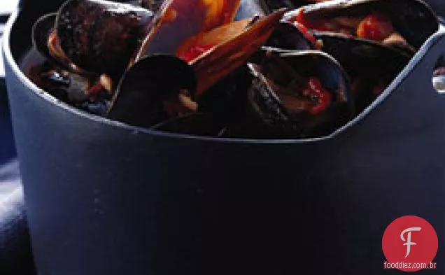 Mexilhões com caldo de tomate