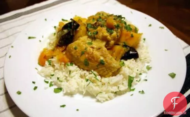 Jantar esta noite: frango marroquino com Kumquats e ameixas