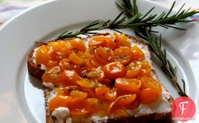 Brunch de domingo: torrada com marmelada Kumquat e queijo de cabra