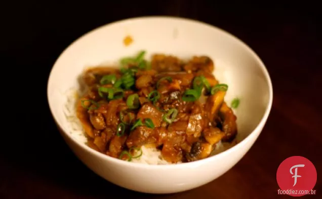 Jantar esta noite: cogumelo Bhaji (cogumelos em molho de tomate e cebola)