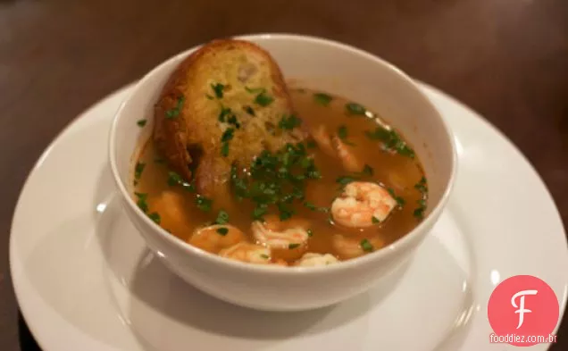 Jantar esta noite: sopa de alho com camarão