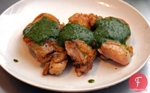 Jantar esta noite: frango grelhado com molho de ervas