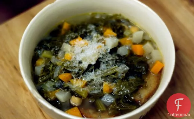 Sopa Com Verduras De Inverno E Grão De Bico