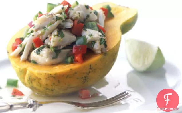 Salada de caranguejo em estilo Tailandês em mamão