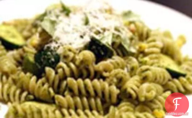 Jantar esta noite: Pesto Fusilli com milho, abobrinha e Bacon