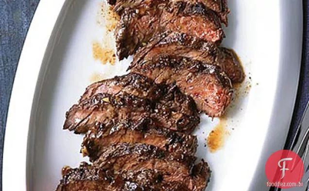 Bife cabide com salada Bulgur quente