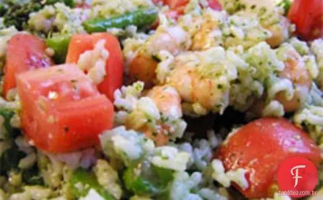 Jantar esta noite: salada de arroz com Pesto e camarão