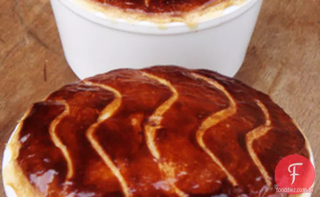 Vinho tinto de John e tortas assadas de ensopado de carne de alho