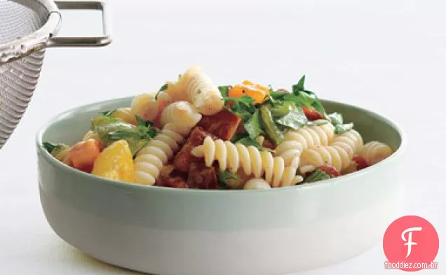 Salada Da Massa Da Erva Do Tomate Da Herança