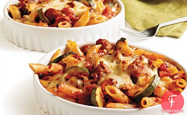 Penne Rigate com salsicha picante e abobrinha em molho de Creme De Tomate
