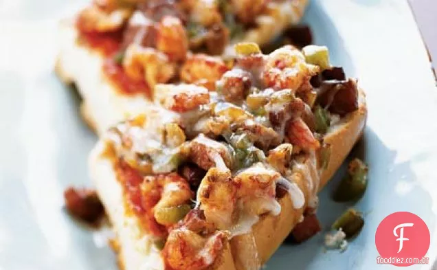 Lagostins picantes e Pizza Andouille no pão francês