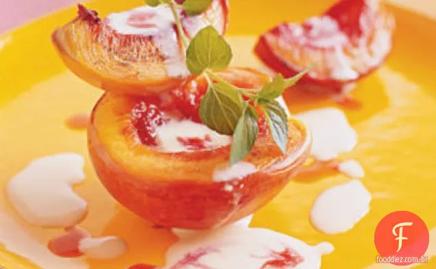 Nectarinas torradas com creme de leitelho