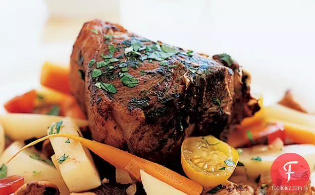 Costeletas de cordeiro com ragu vegetal