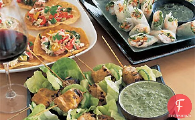 Kebabs de frango com especiarias indianas com coentro-Chutney de hortelã