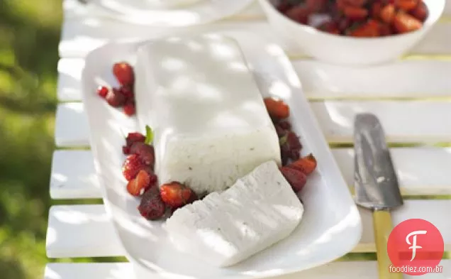 Coco gelado e fatia de limão com frutas de Verão