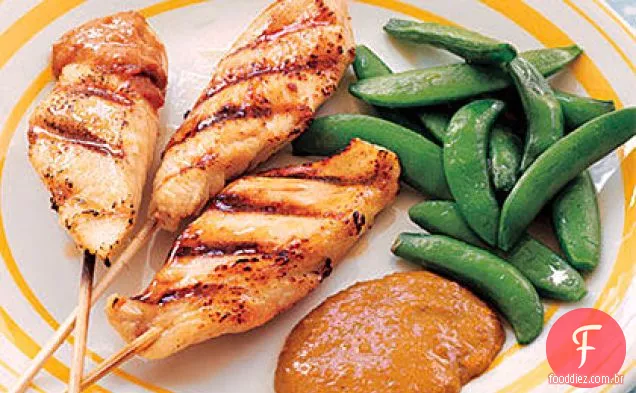 Espetos De Frango Com Molho De Amendoim