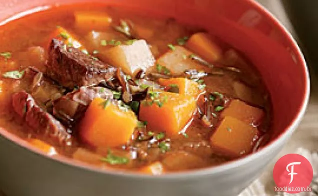 Sopa De Carne E Arroz Selvagem Com Legumes De Inverno