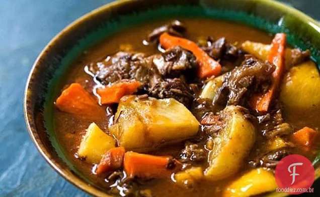 Ensopado De Haste De Cordeiro Com Vegetais De Raiz
