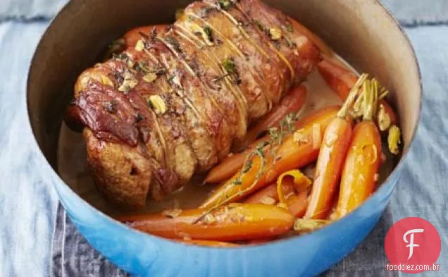 Vitela assada com cenouras e laranja da nova temporada
