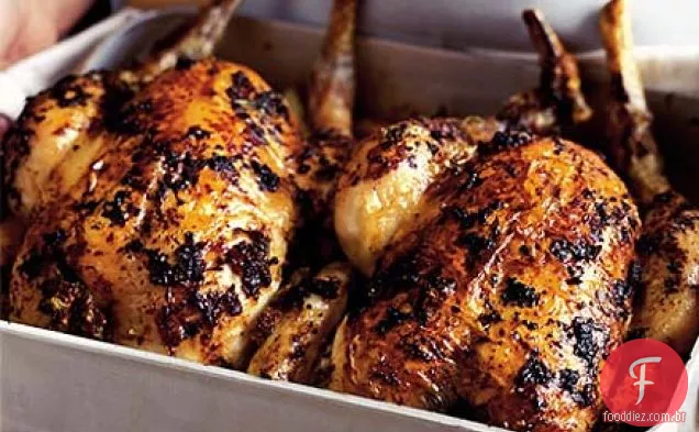 Estragão e mostarda assado frango ao ar livre