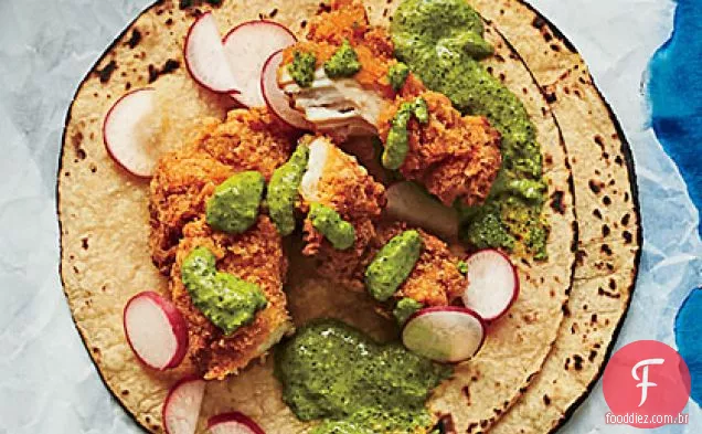 Tacos de frango frito com leitelho-molho Jalapeño
