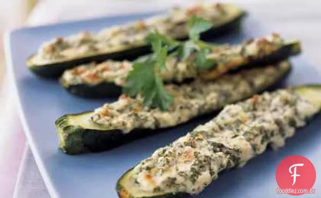 Barcos de abobrinha com mousse de ricota-manjericão
