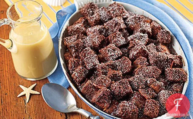 Pudim de pão de Chocolate com molho de uísque