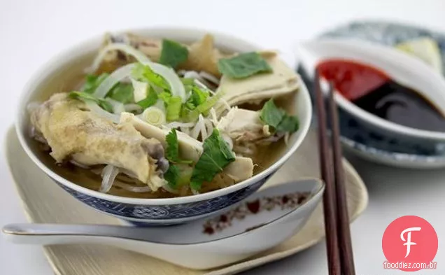 Pho Ga (Sopa De Macarrão De Frango vietnamita com gengibre)
