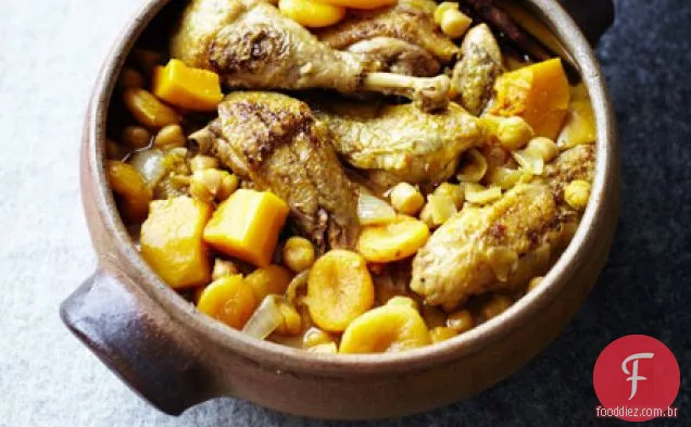Tagine da galinha da Guiné Com Grão de bico, abóbora & damascos
