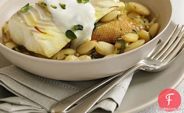 Bacalhau refogado com feijão manteiga e hortelã