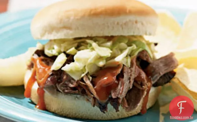 Sanduíche de carne de porco e salada de repolho Memphis