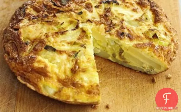 Queijo, alho-poró e tortilha de batata